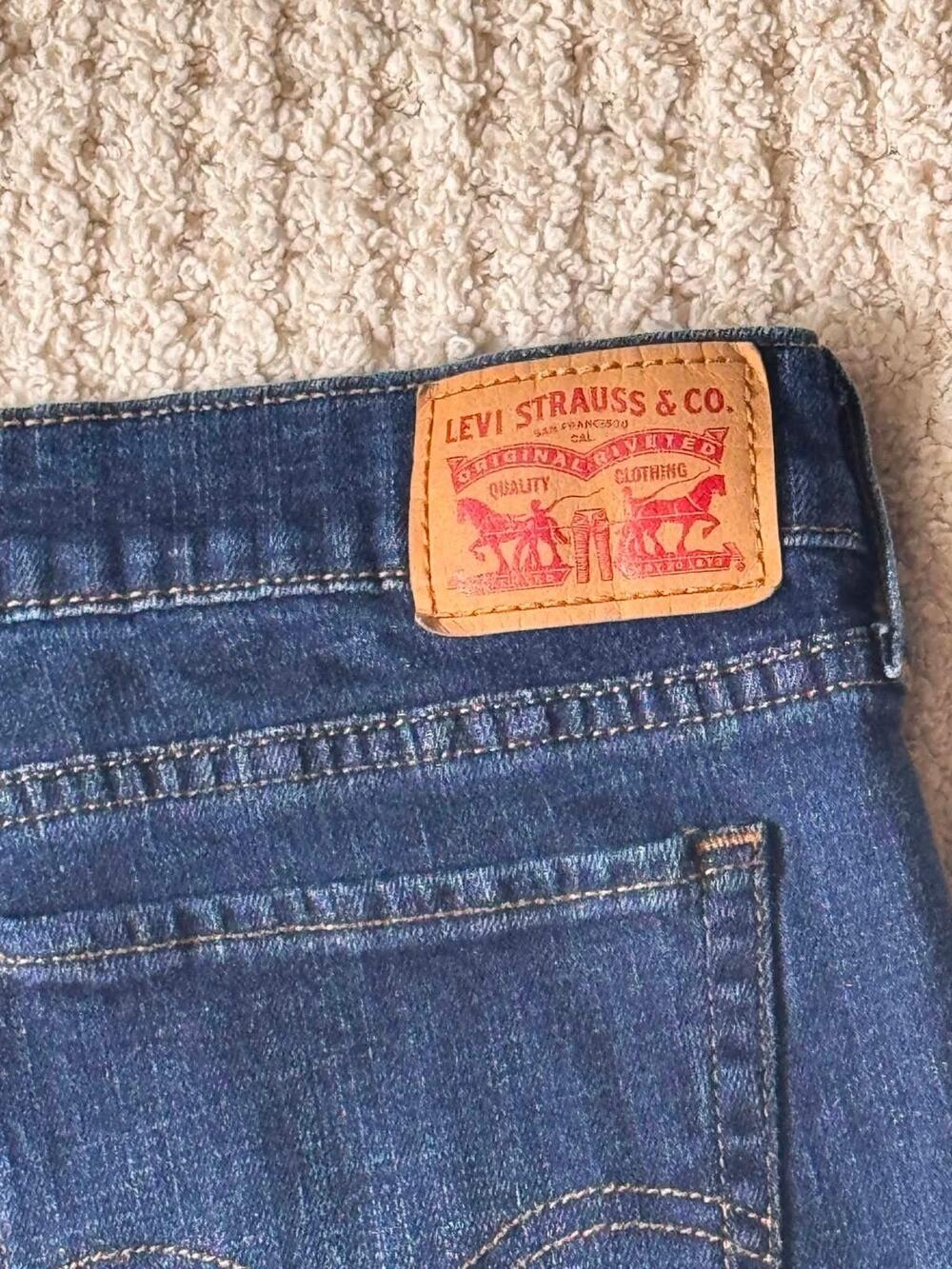 Levis 414 Relaxed Straight Womens 32 Dark Wash Blue Jeans Classic Denim Pants